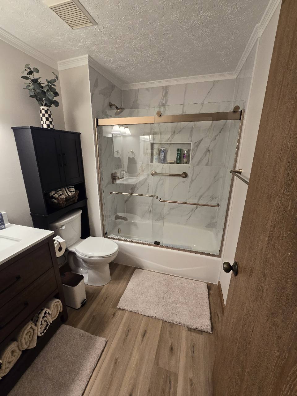 Bathrooms remodeling by B&G Custom Builds